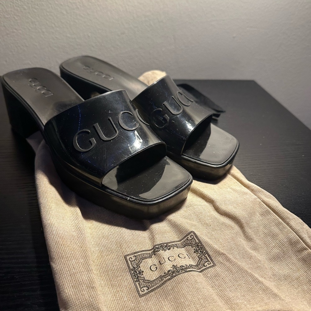 GUCCI RUBBER SLIDES